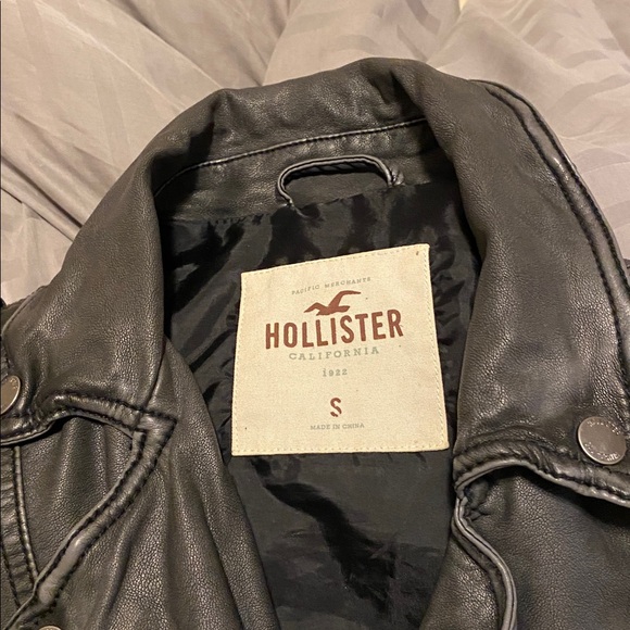 Hollister leather-like jacket - Picture 2 of 4